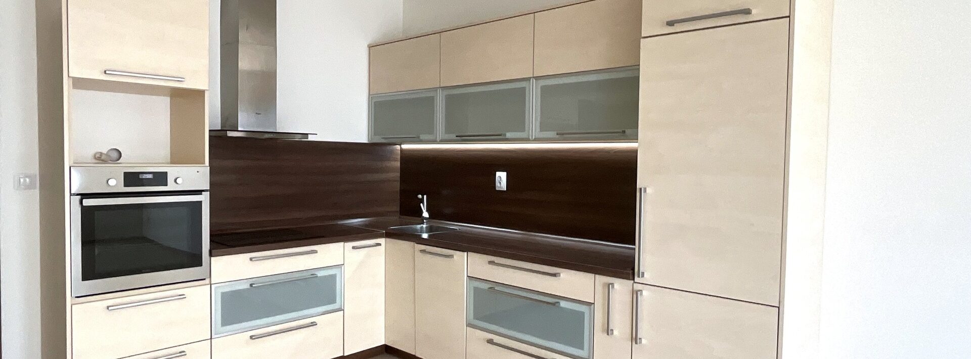 Pronájem krásného bytu 2+kk s lodžií, Pod Vinicí, Pardubice