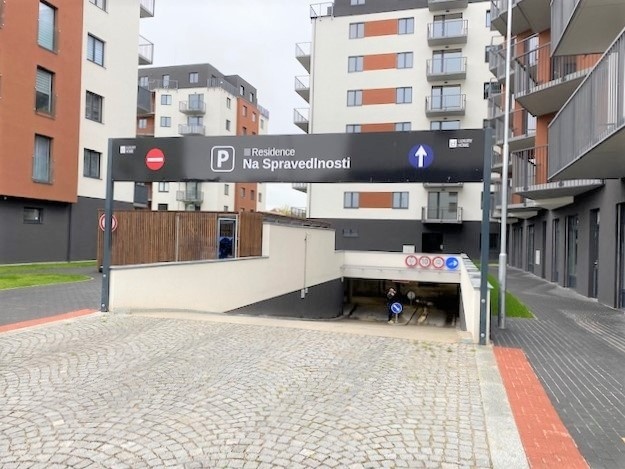 Pronájem vnitřního garážového stání, Pardubice, Rokycanova